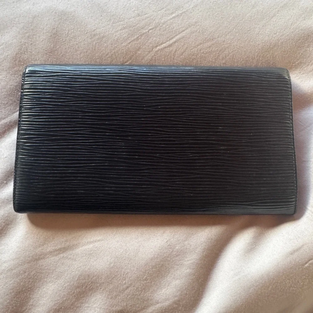 Louis Vuitton Epi Sarah Black Clutch/Wallet